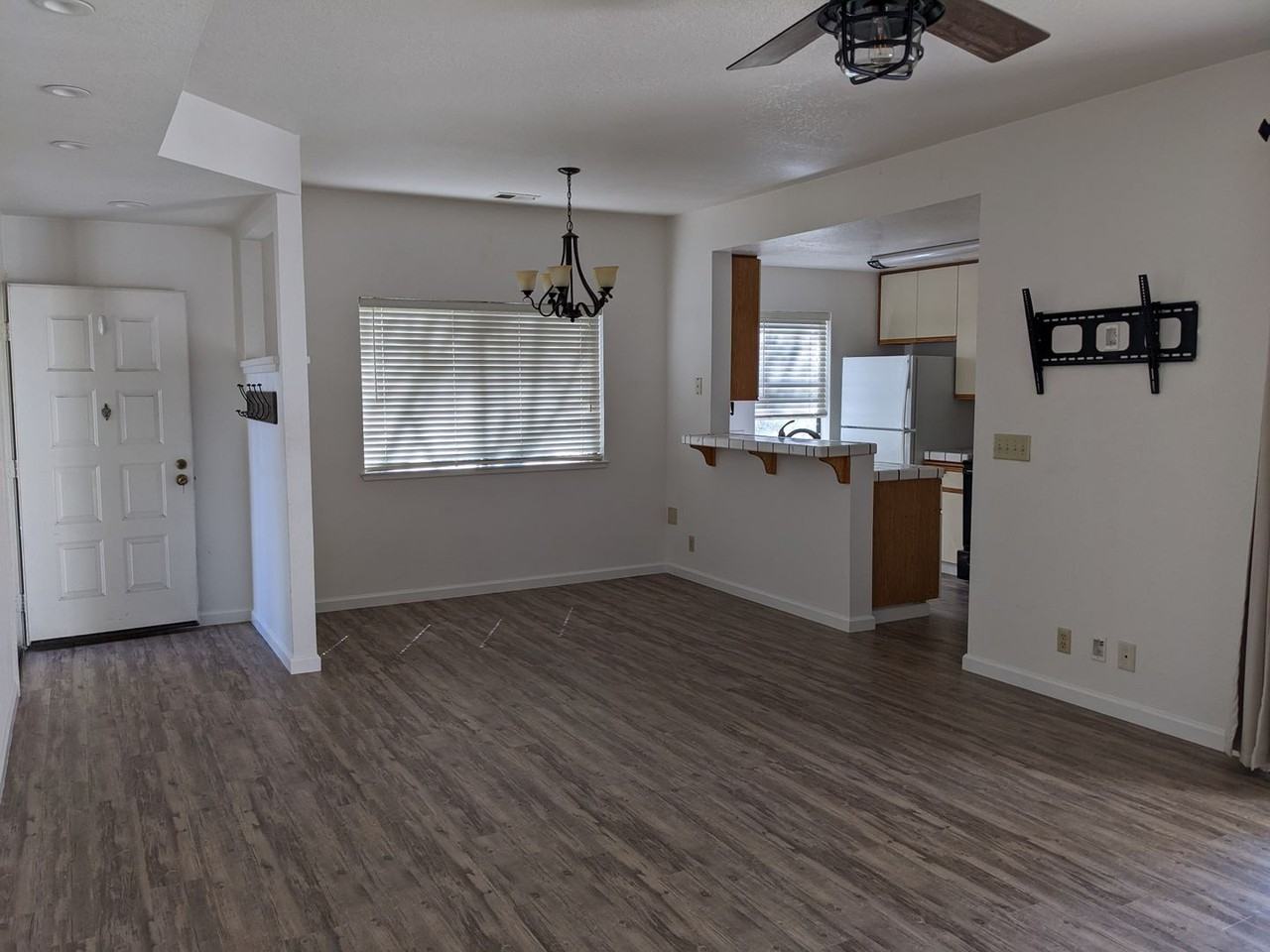 1338 Meadow Ridge Cir - Photo 4 of 19