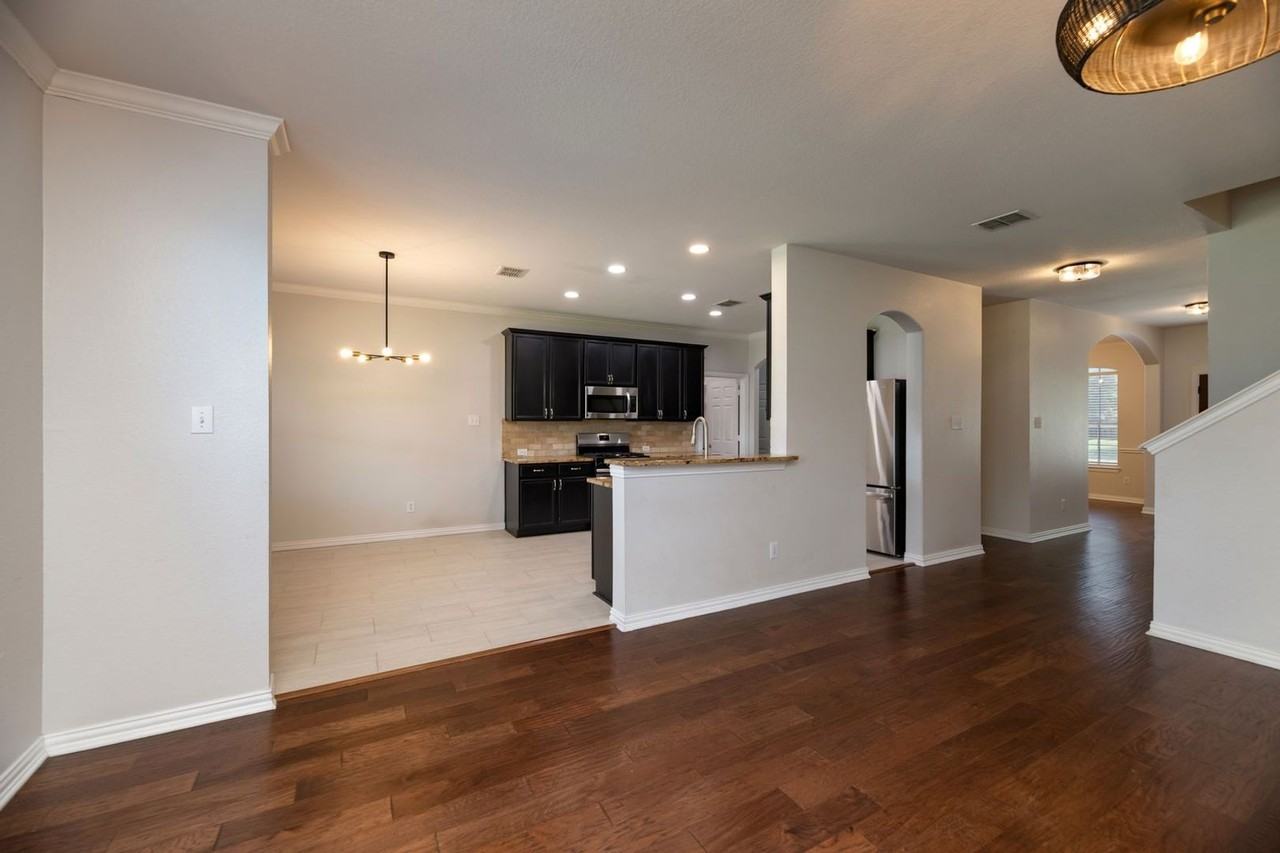 404 Tarpan Trl - Photo 7 of 33