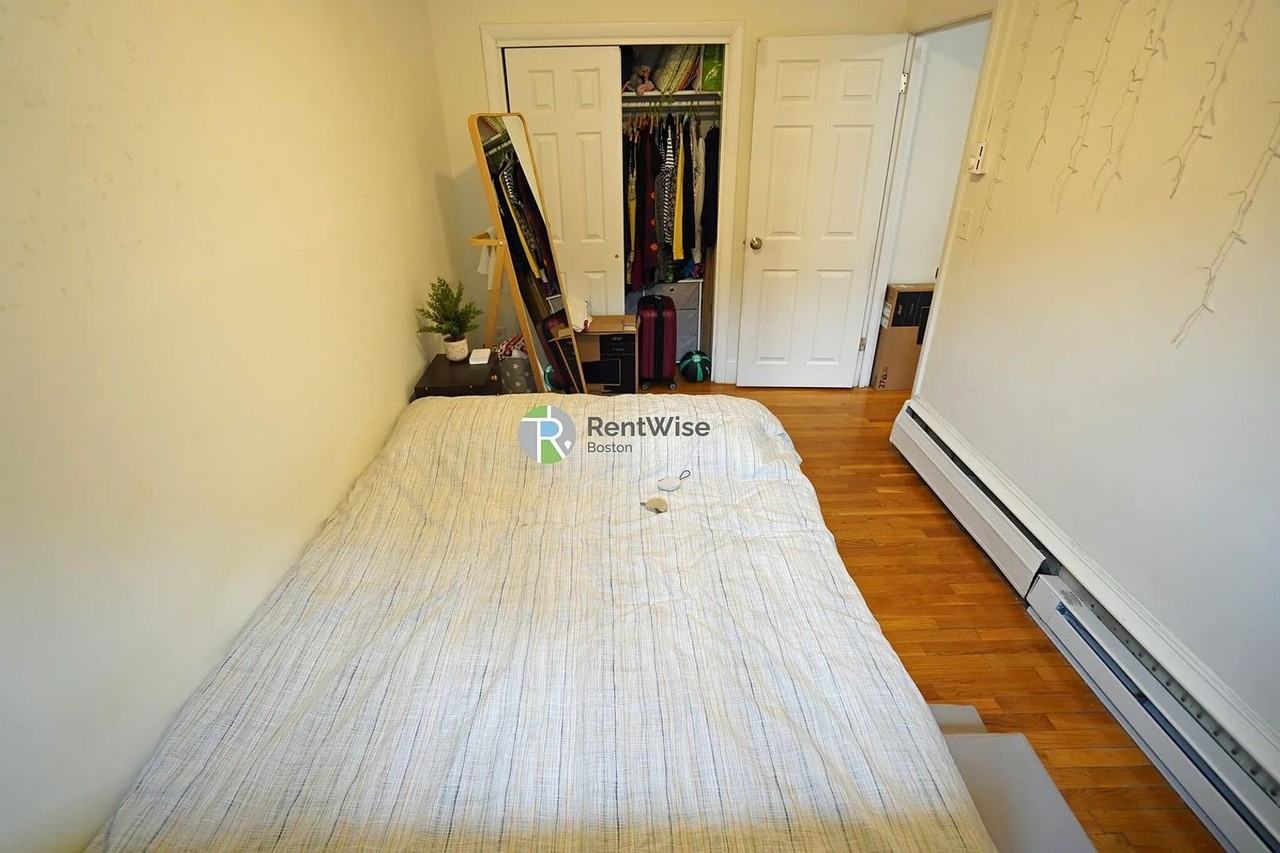 528 Beacon St - Photo 6 of 11