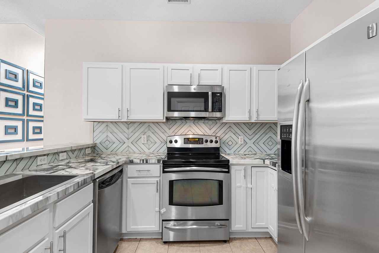 10077 Moorshire Cir - Photo 6 of 19
