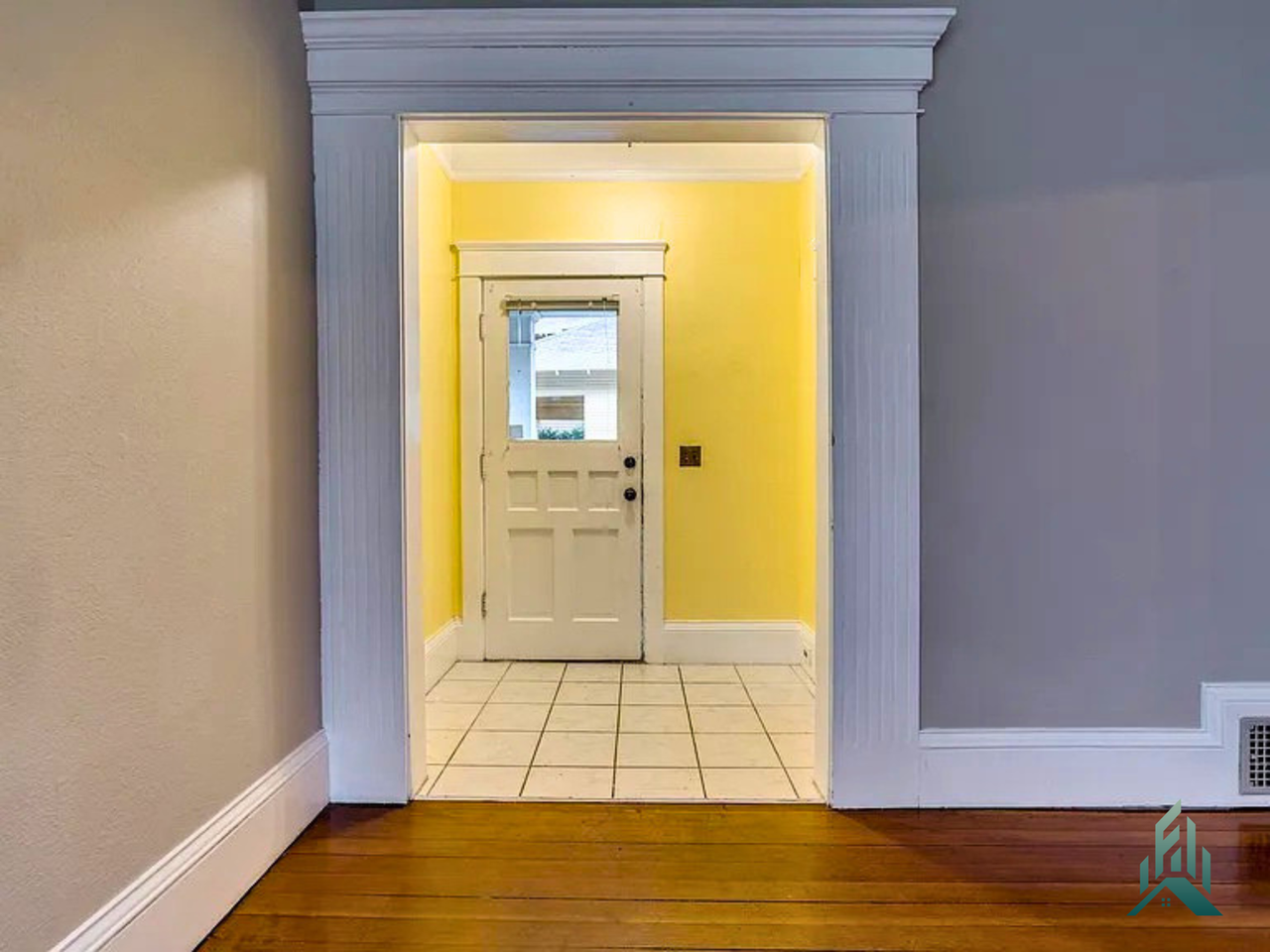 421 Nw 8th St - Photo 2 of 11