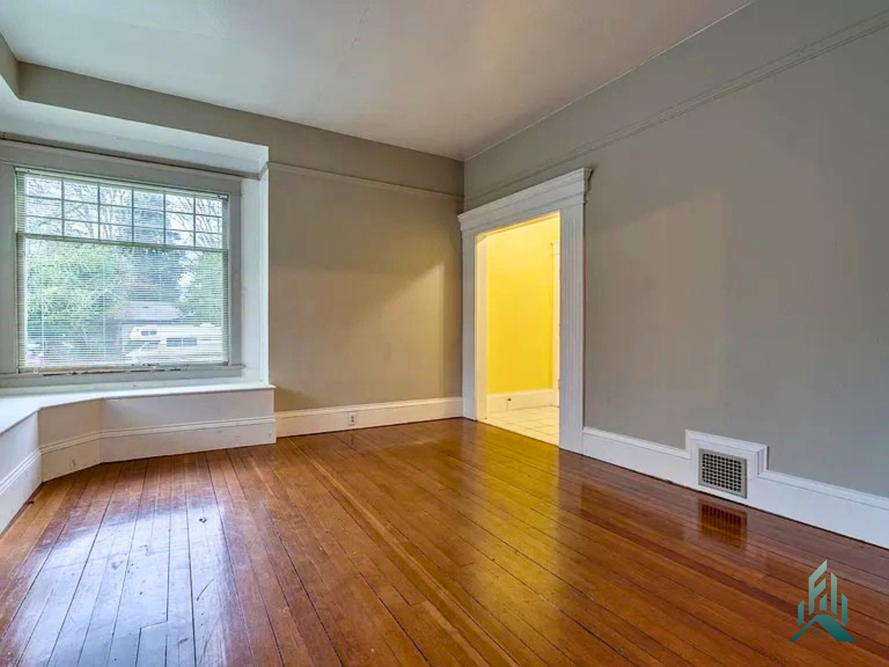 421 Nw 8th St - Photo 4 of 11