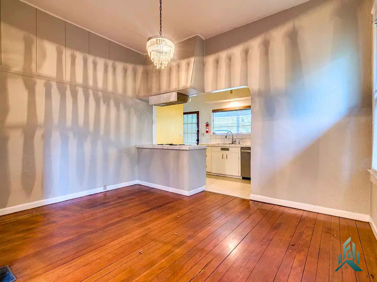 421 Nw 8th St - Photo 6 of 11