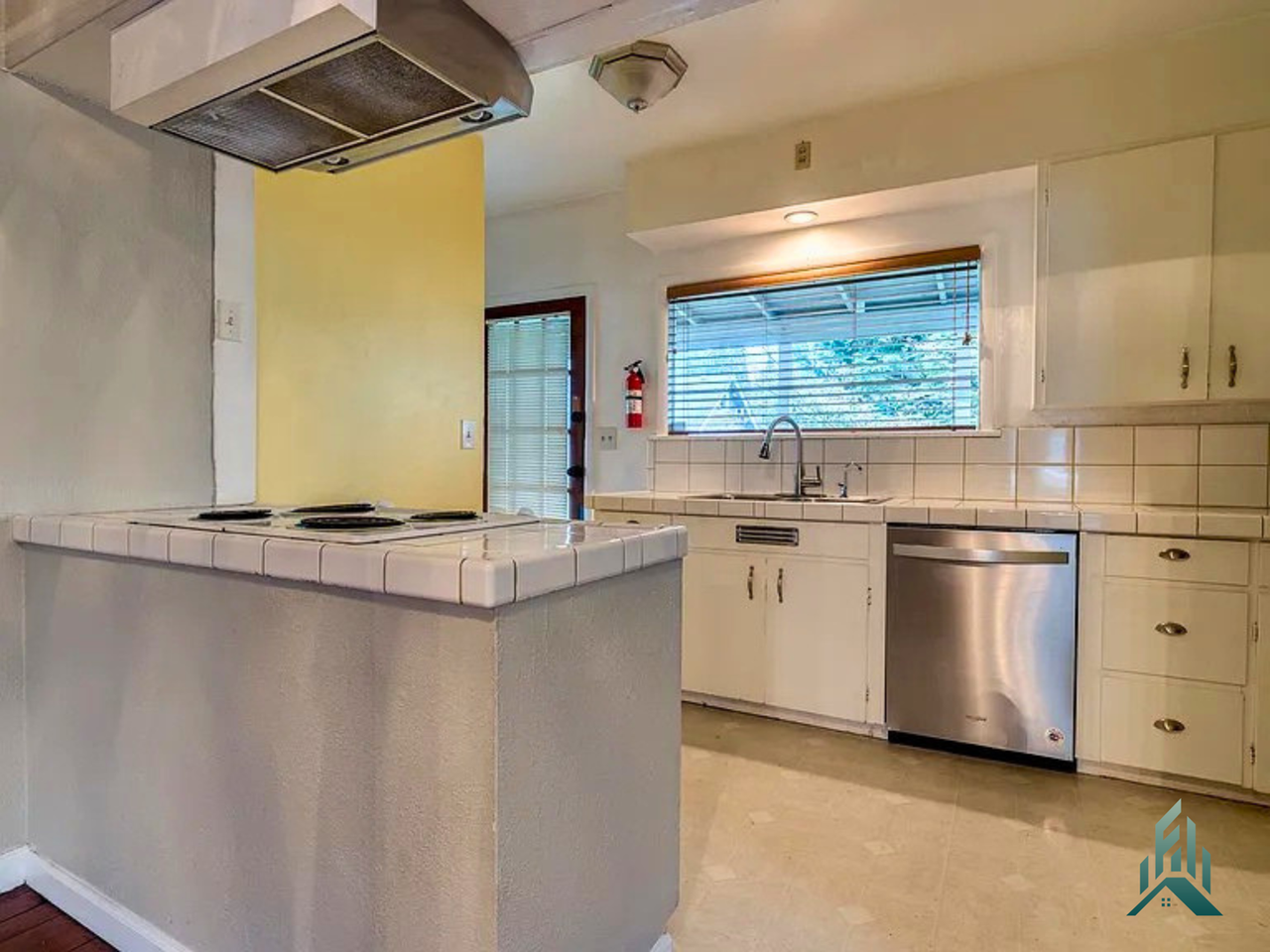 421 Nw 8th St - Photo 7 of 11