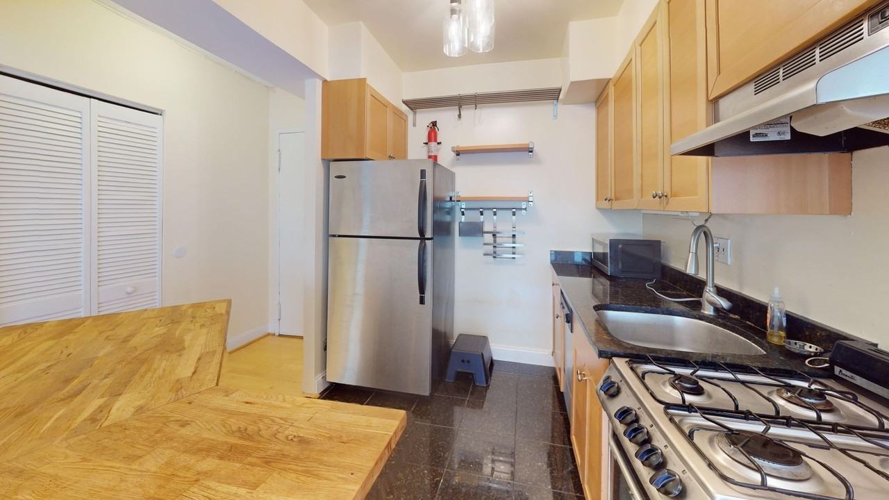1801 Clydesdale Pl Nw - Photo 6 of 16