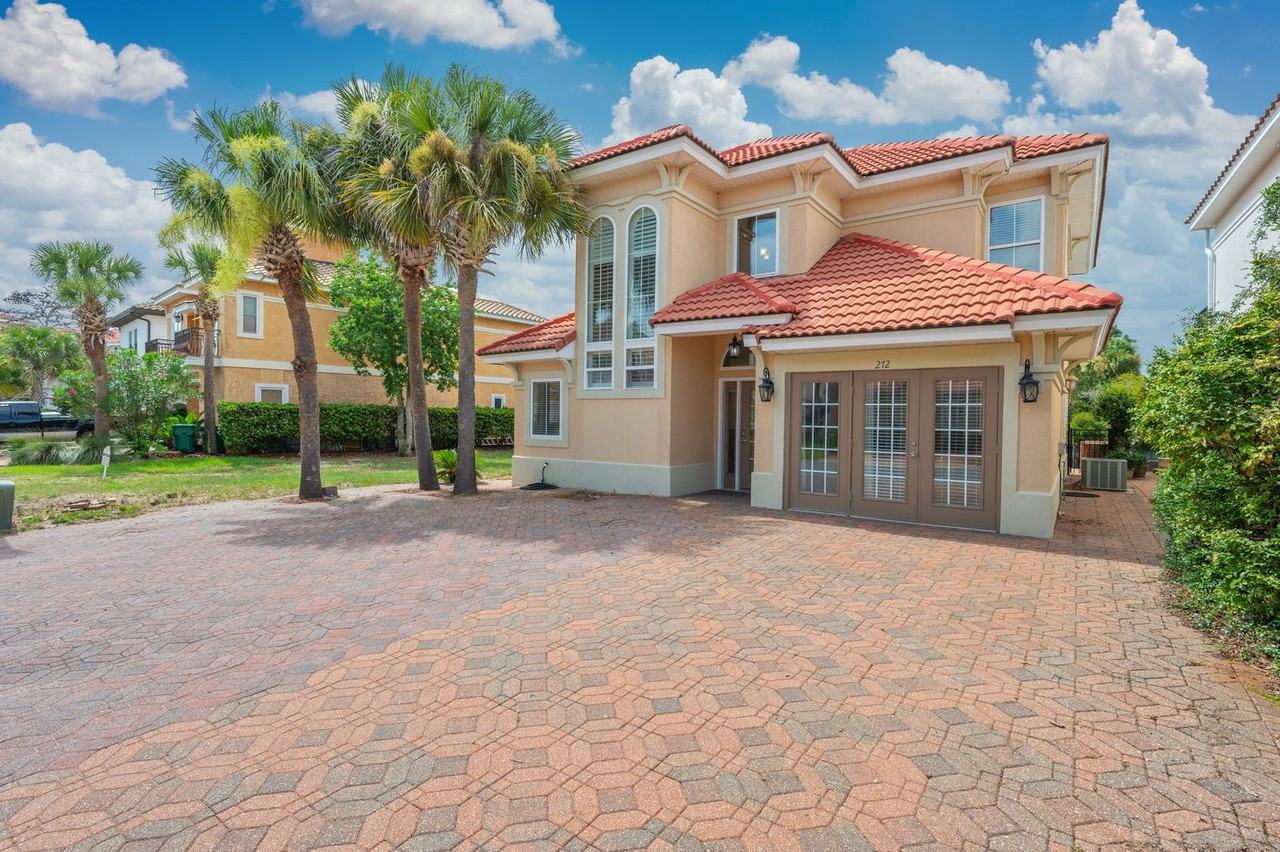 272 Calusa Blvd - Photo 3 of 42