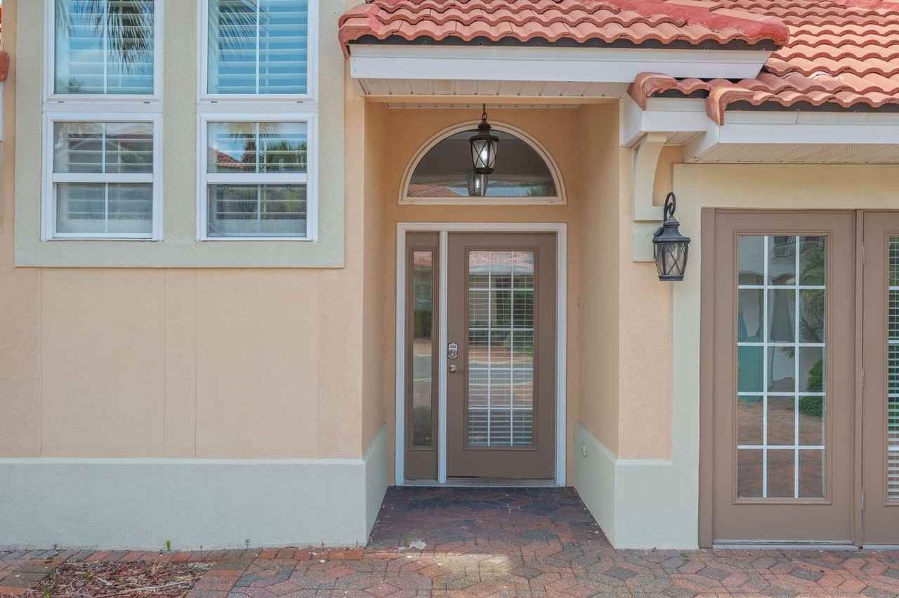 272 Calusa Blvd - Photo 4 of 42