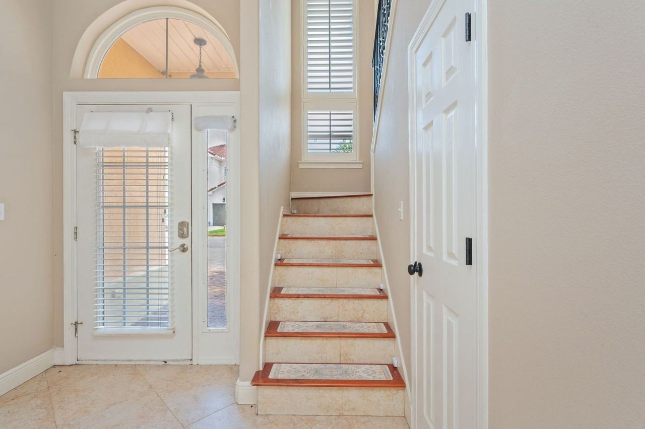 272 Calusa Blvd - Photo 6 of 42