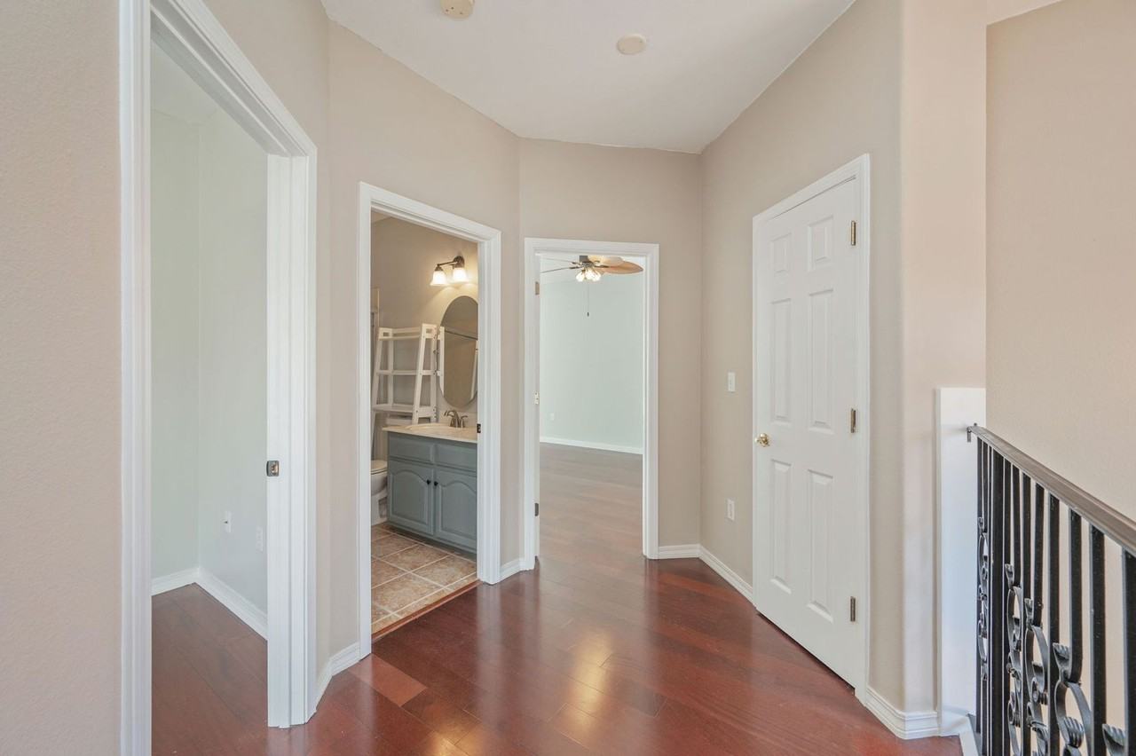 272 Calusa Blvd - Photo 7 of 42