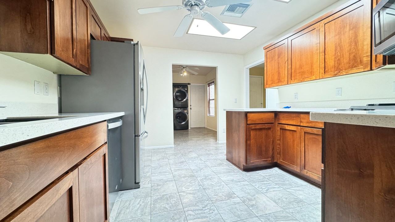 6208 N Rockglen Rd - Photo 5 of 20