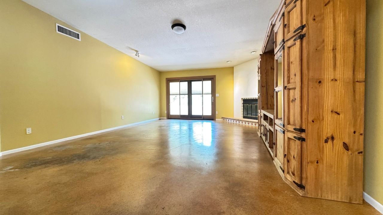 6208 N Rockglen Rd - Photo 6 of 20