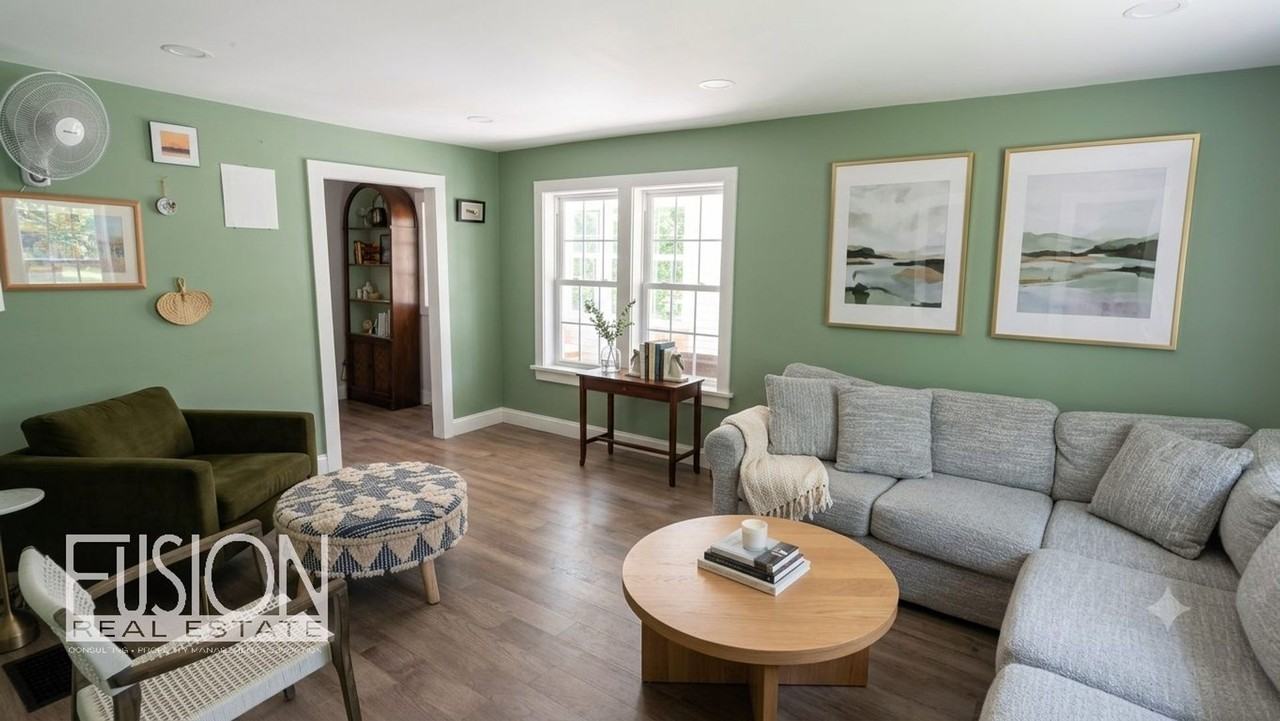 282 Ethan Allen Pkwy - Photo 2 of 49