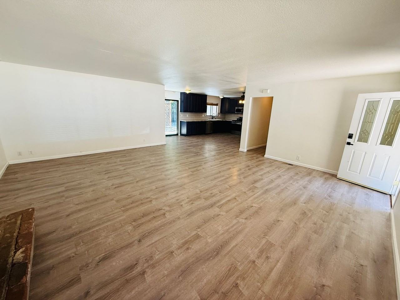1222 Jobs Peak Dr - Photo 3 of 35