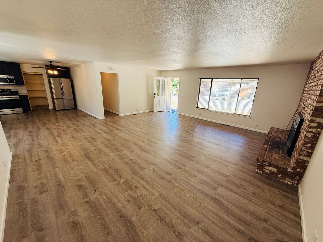 1222 Jobs Peak Dr - Photo 4 of 35
