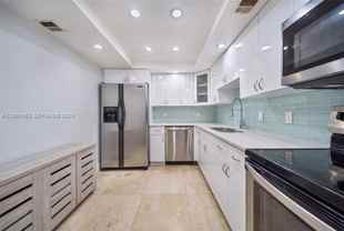 5701 5701 Collins Ave appt 1415 - Photo 1 of 1