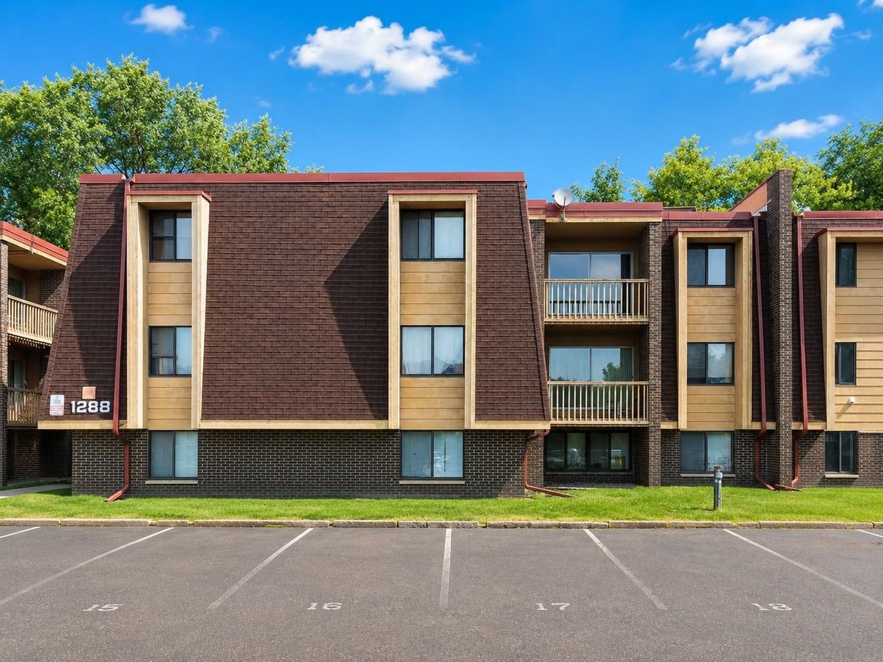 2 bedroom and 1 Bedroom units available - Photo 5 of 13