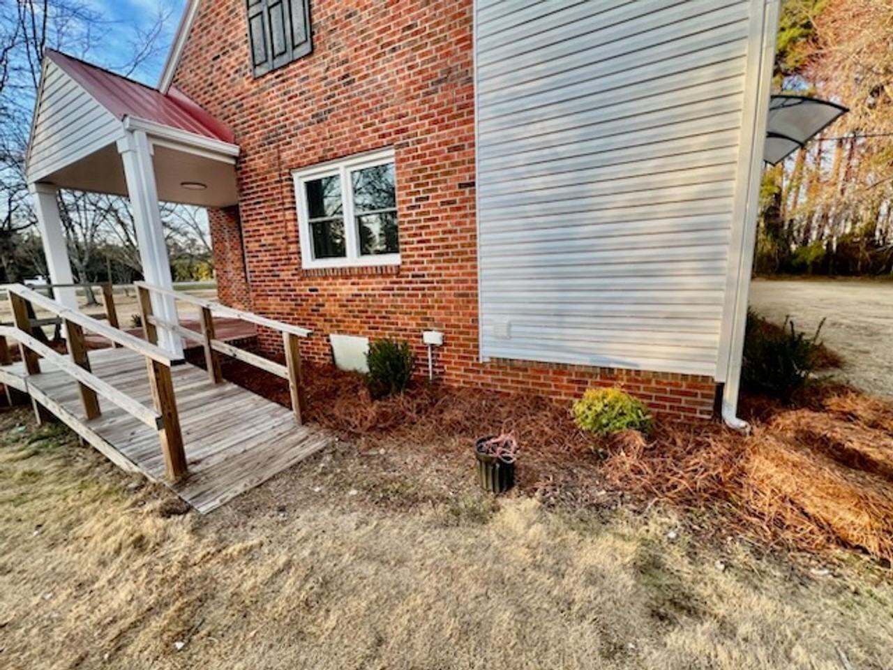 3318 S Irby St - Photo 3 of 11