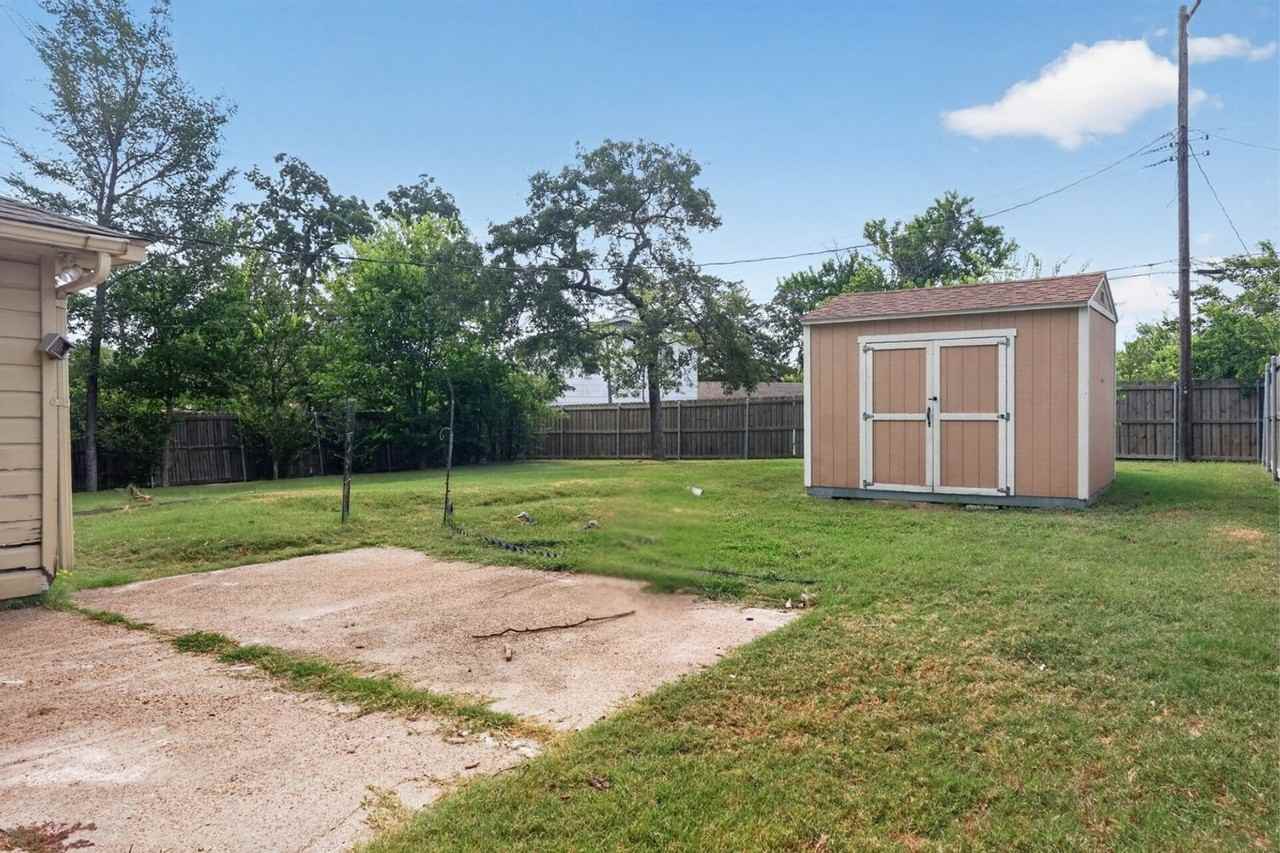 725 Mary Lake Dr - Photo 6 of 32