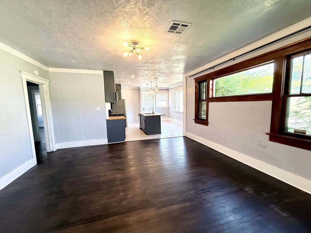 630 Nw 22nd St - Photo 2 of 12