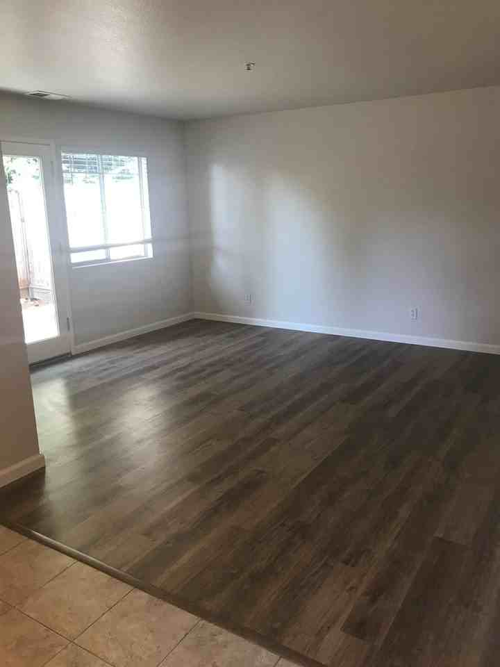 2482 Avignon Cir - Photo 2 of 12
