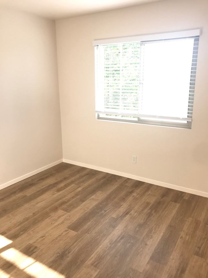 2482 Avignon Cir - Photo 4 of 12