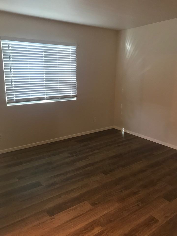 2482 Avignon Cir - Photo 5 of 12
