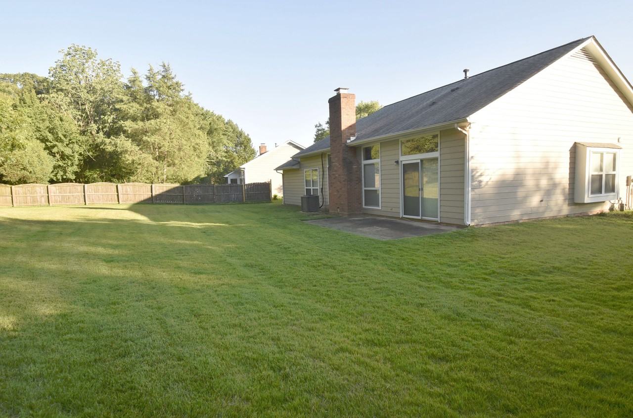 8219 Brynmar Dr - Photo 4 of 14