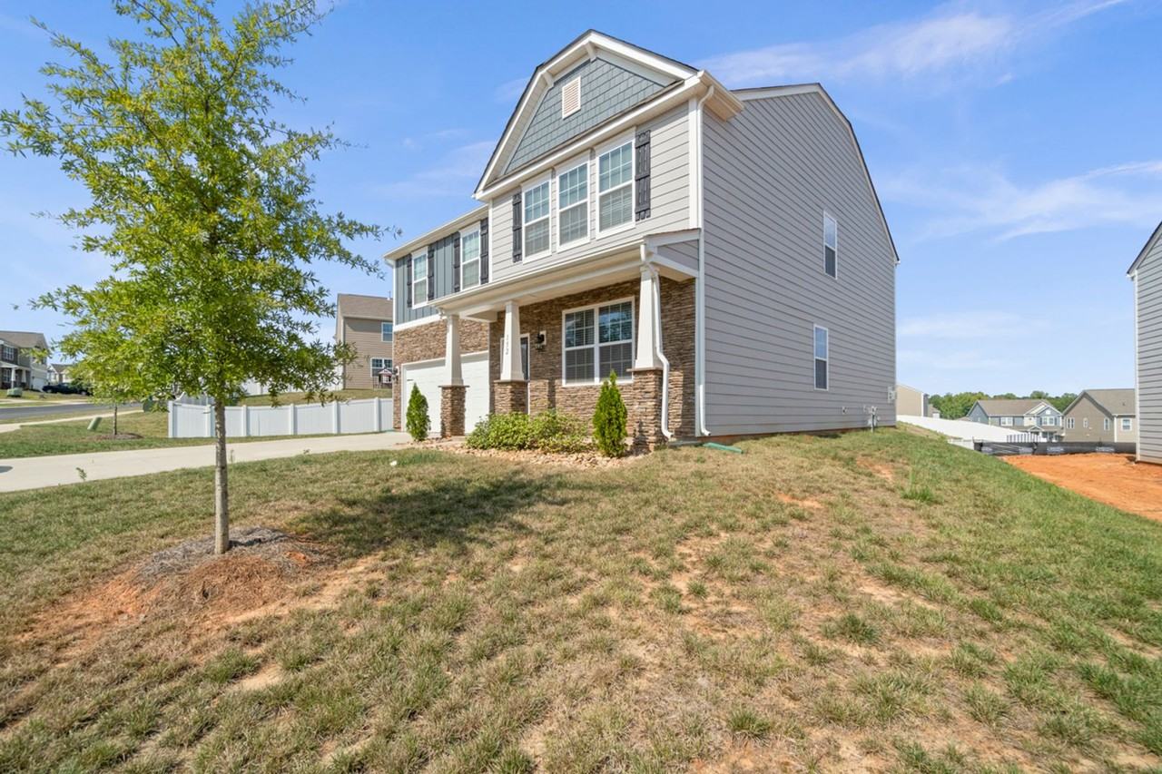 152 Atwater Landing Dr - Photo 3 of 43