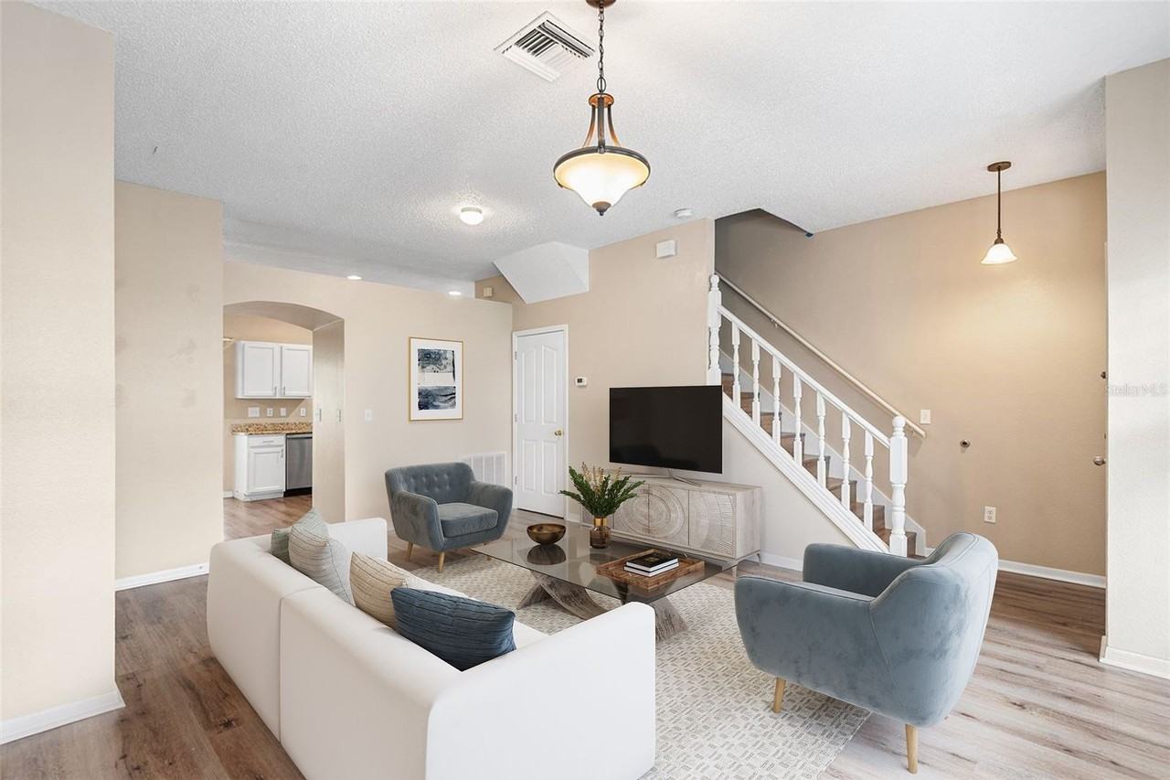 10114 Farmingdale Pl - Photo 2 of 12