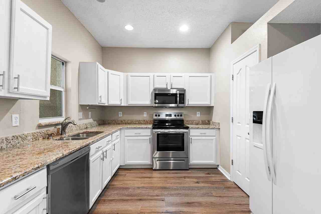 10114 Farmingdale Pl - Photo 5 of 12