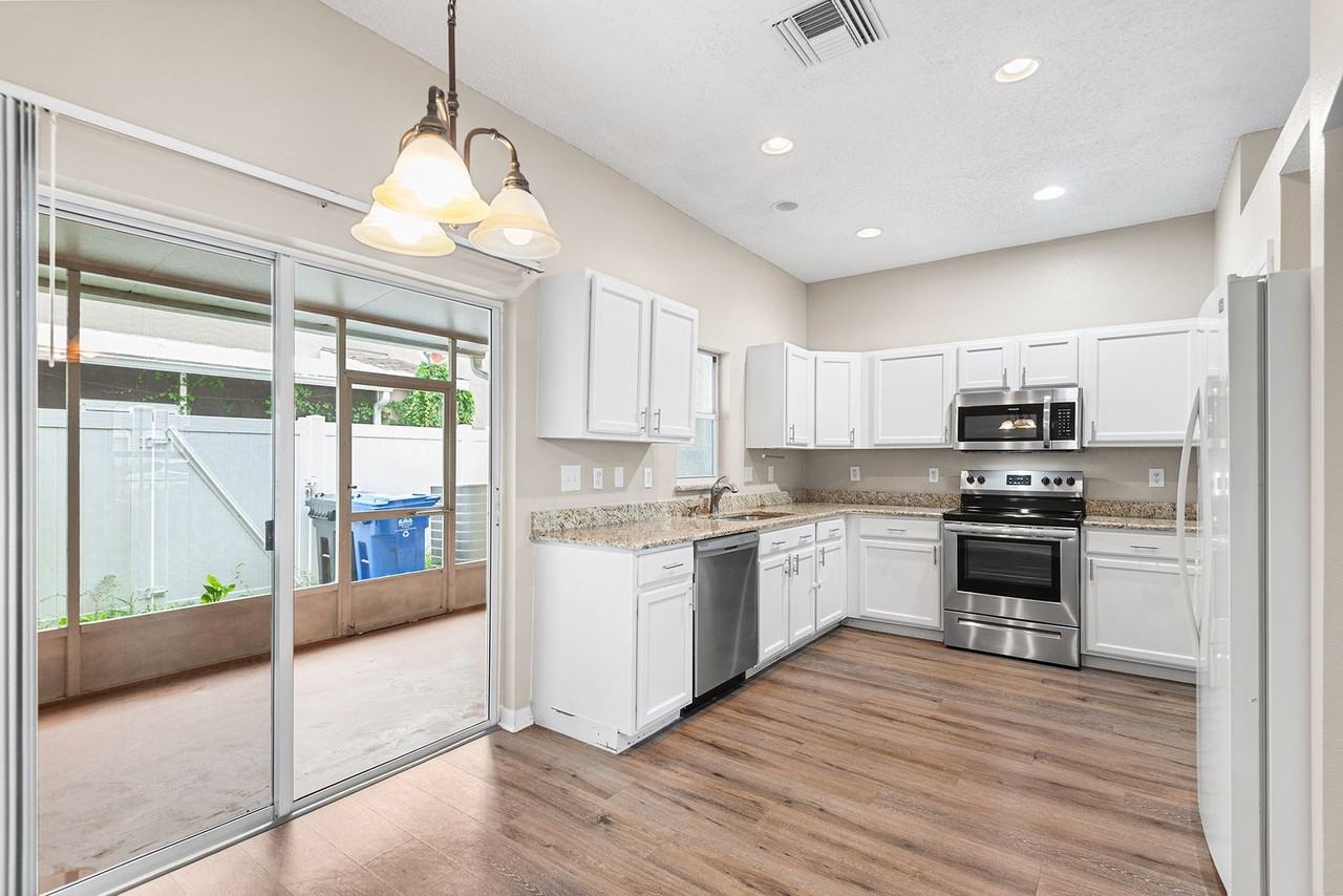 10114 Farmingdale Pl - Photo 6 of 12
