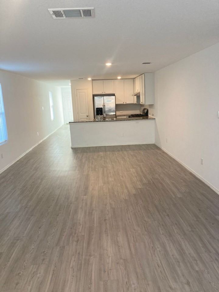2906 Millikan Dr - Photo 3 of 16