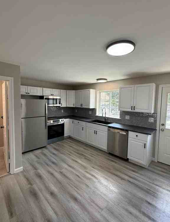 189 Essex St - Photo 5 of 15