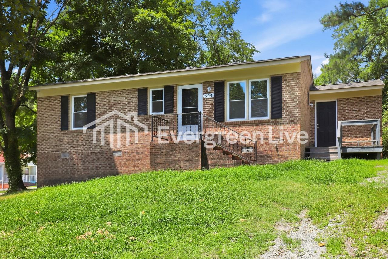 604 Parkwood Dr