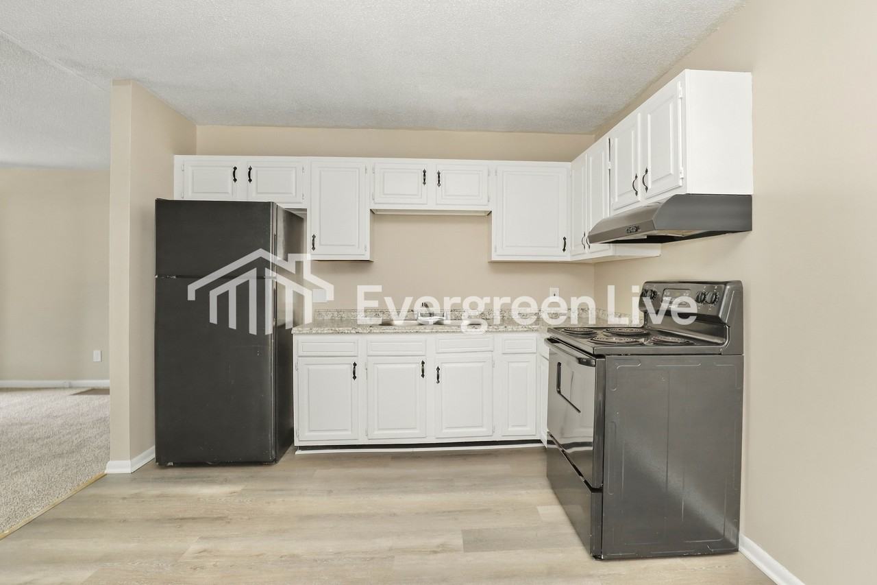 604 Parkwood Dr - Photo 4 of 10