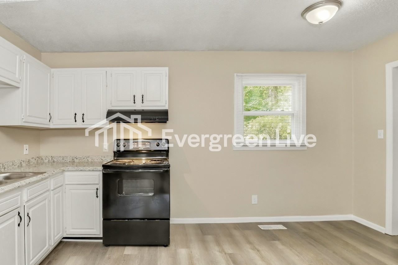 604 Parkwood Dr - Photo 5 of 10