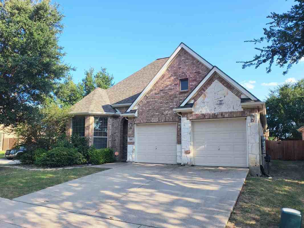 824 Lake Grove Dr - Photo 2 of 24