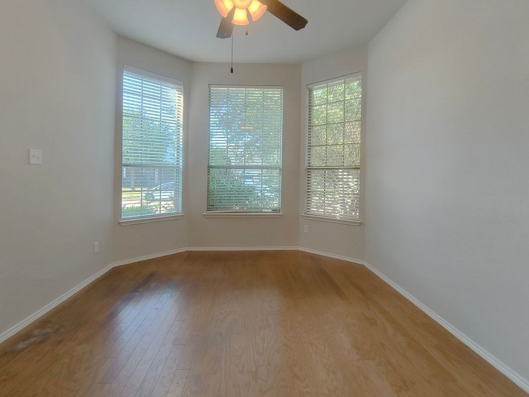 824 Lake Grove Dr - Photo 5 of 24