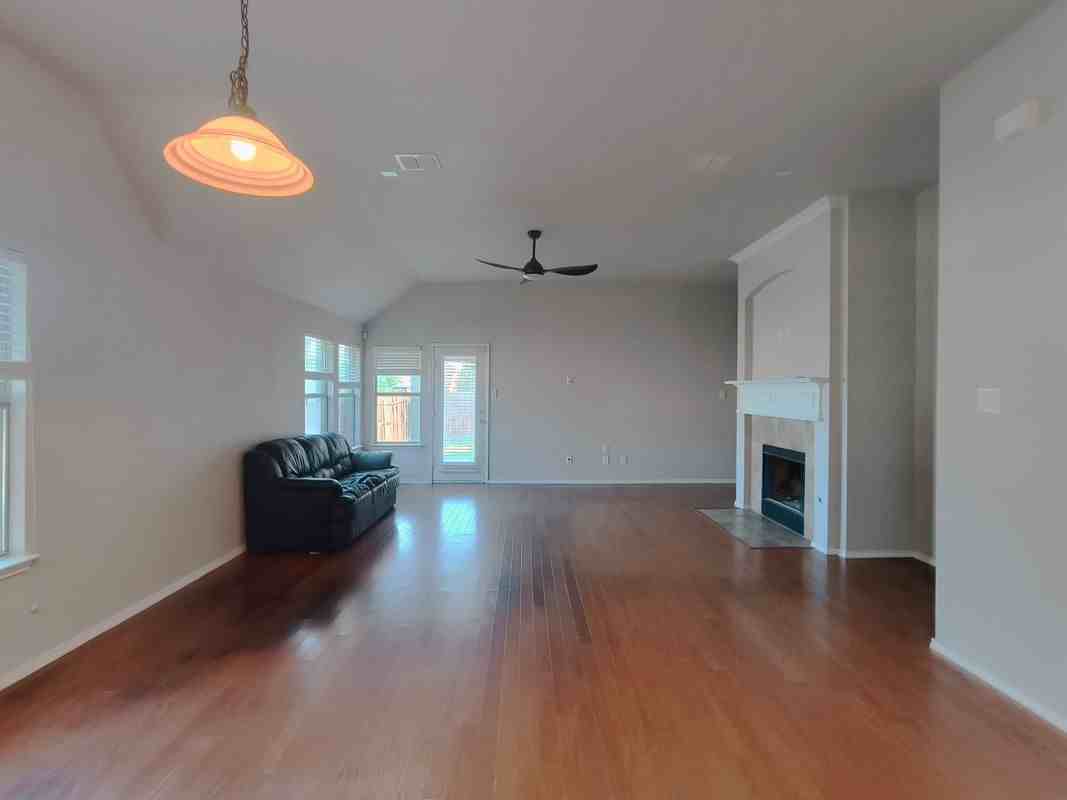 824 Lake Grove Dr - Photo 7 of 24