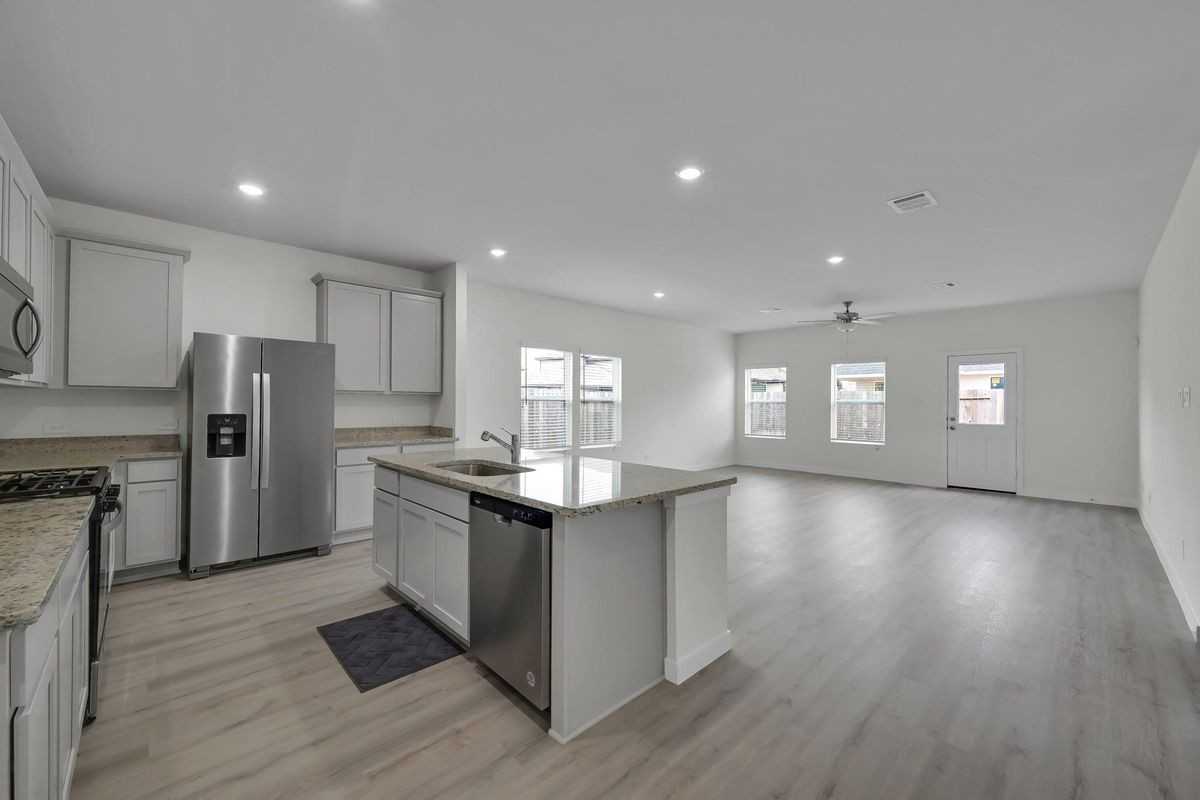 14309 Ash Tree Dr - Photo 2 of 11