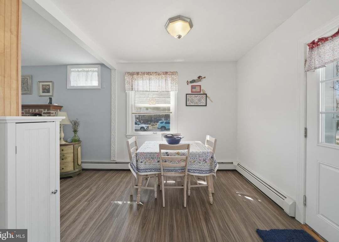 1323 Morton Ave - Photo 3 of 15