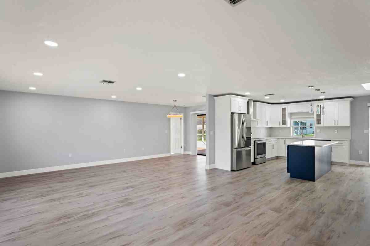 8312 Roxboro Dr - Photo 5 of 17