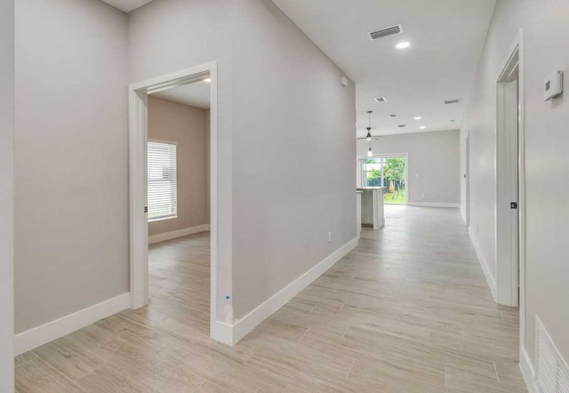 312 Nw Baker Rd - Photo 3 of 17