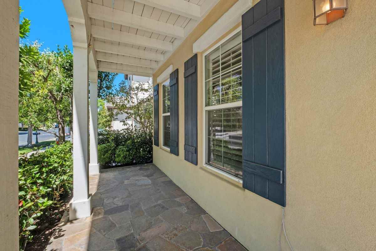 16618 Honeybee Dr - Photo 4 of 41