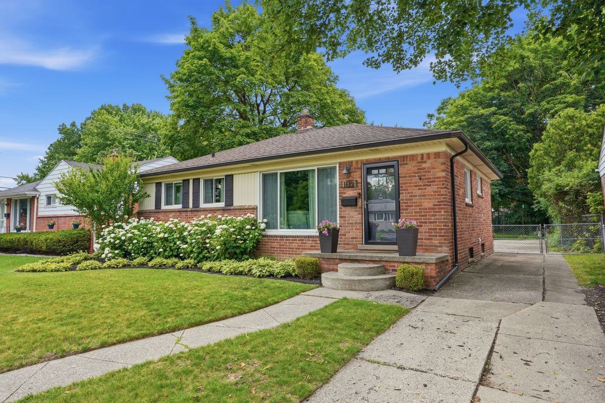 1132 Hickory Ave - Photo 2 of 38