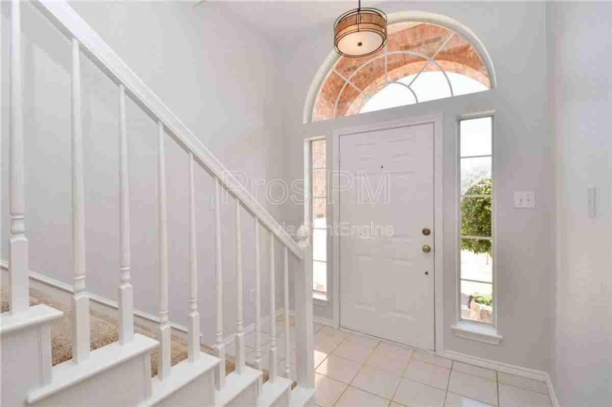 8435 Creekside Cir - Photo 3 of 10