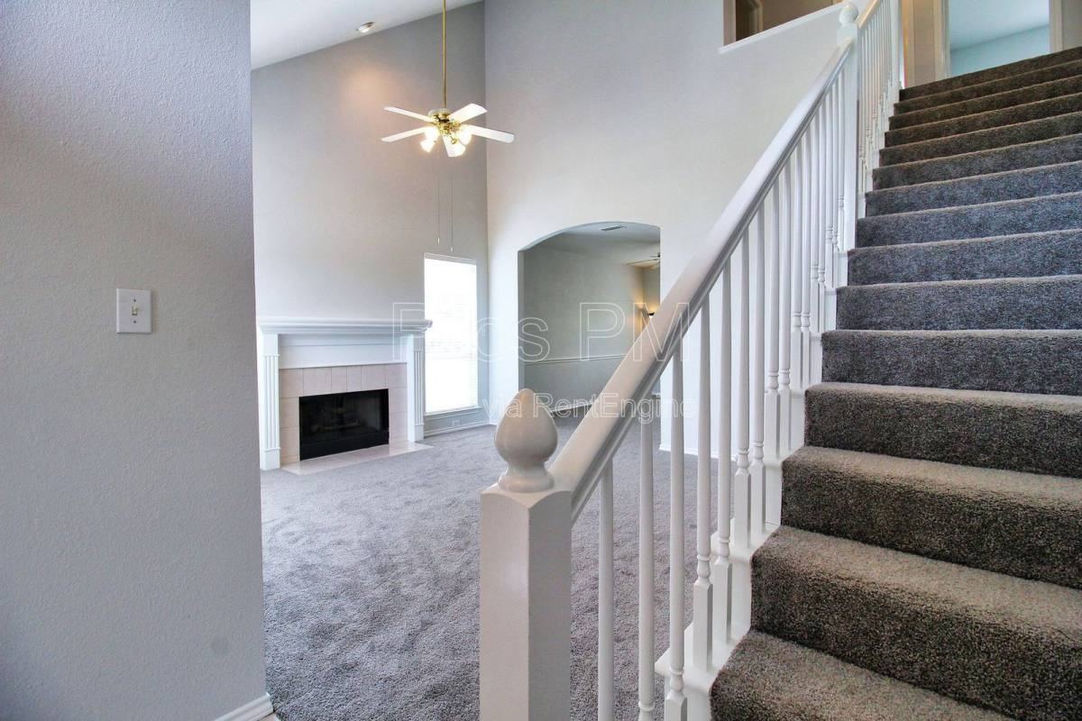 8435 Creekside Cir - Photo 4 of 10