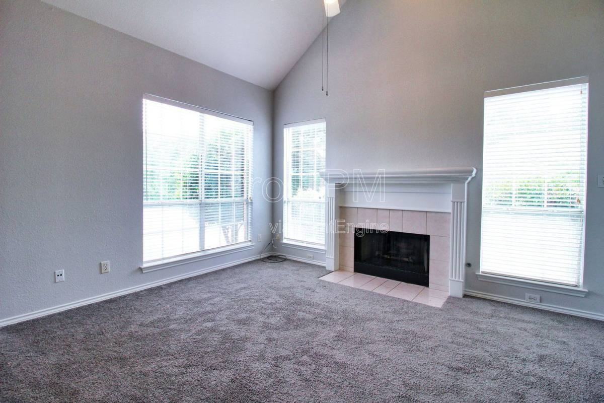 8435 Creekside Cir - Photo 5 of 10