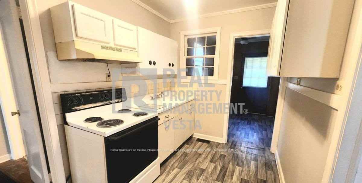 3323 Guthrie Dr - Photo 3 of 10