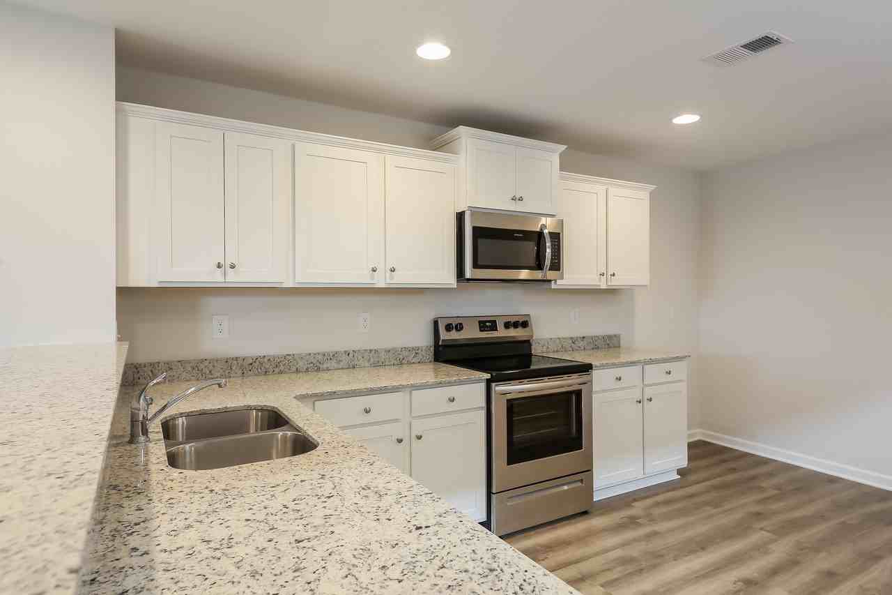 327 327 Noble Ln - Photo 5 of 15